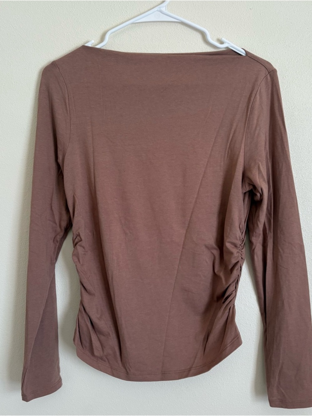 Old Navy Brown Long Sleeve Ruched Side Top Size M *NEVER WORN*